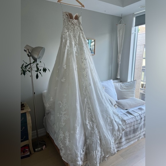 Sophia Tolli wedding dress in tailored size 6 - Picture 2 of 12